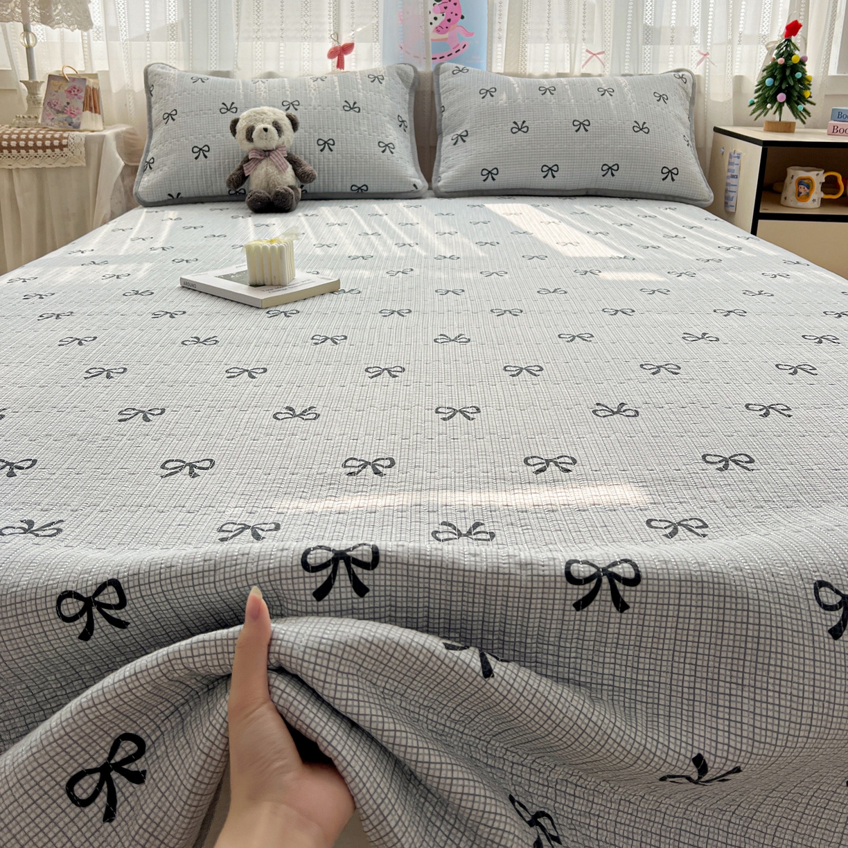 91家纺网 家纺一手货源 找家纺 恒尚居 2025新款双层纱牛奶绒床盖双面两用夹棉床单床垫-秋冬款 四季通用 蝴蝶结-灰【A双层纱-B牛奶绒】