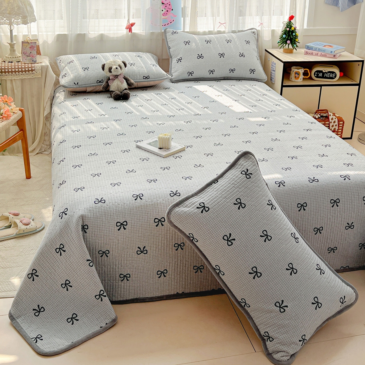 91家纺网 家纺一手货源 找家纺 恒尚居 2025新款双层纱牛奶绒床盖双面两用夹棉床单床垫-秋冬款 四季通用 蝴蝶结-灰【A双层纱-B牛奶绒】