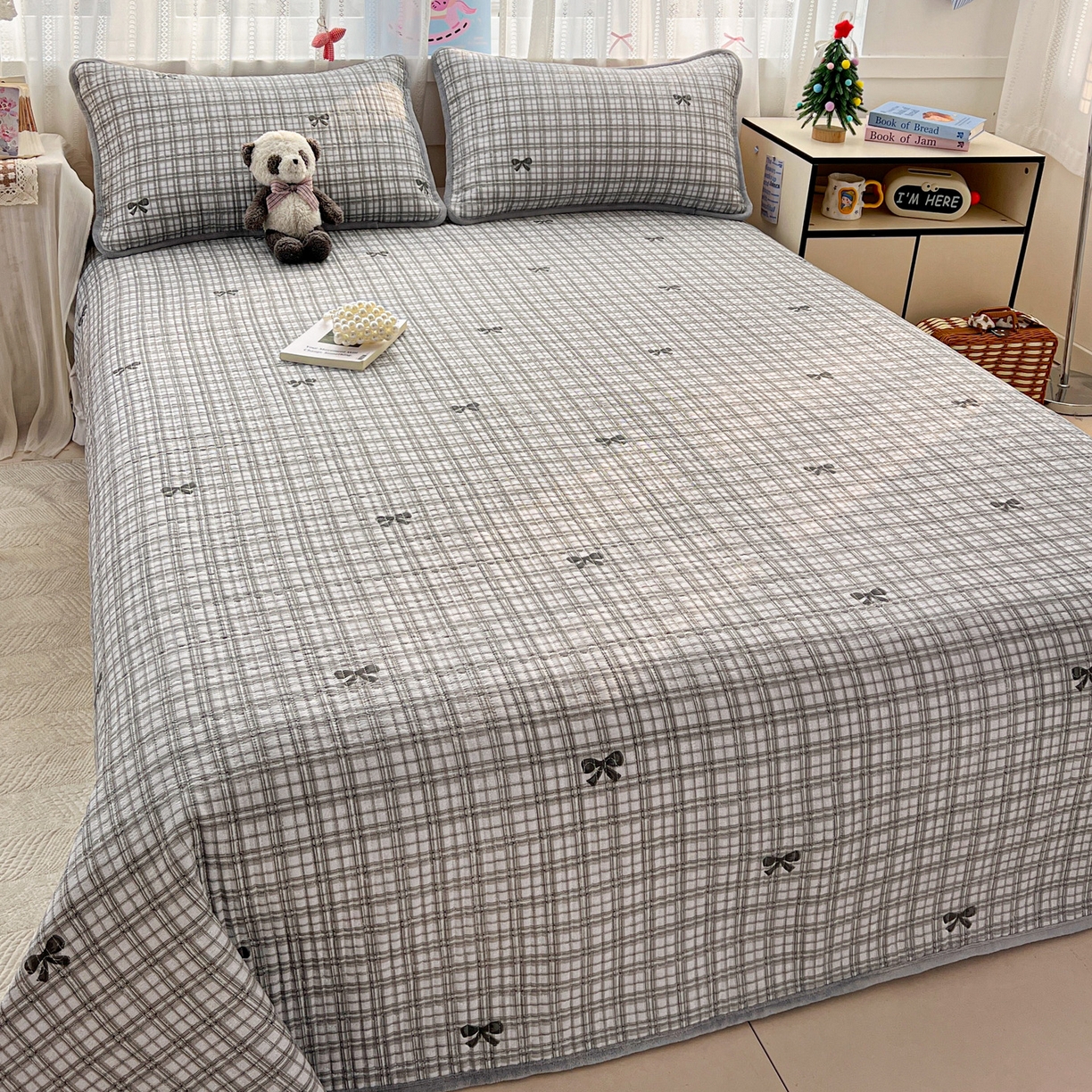 91家纺网 家纺一手货源 找家纺 恒尚居 2025新款双层纱牛奶绒床盖双面两用夹棉床单床垫-秋冬款 四季通用 时光蝴蝶结-灰【A双层纱-B牛奶绒】