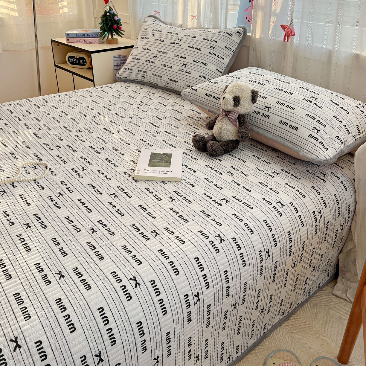 91家纺网 家纺一手货源 找家纺 恒尚居 2025新款双层纱牛奶绒床盖双面两用夹棉床单床垫-秋冬款 四季通用 miu miu【A双层纱-B牛奶绒】