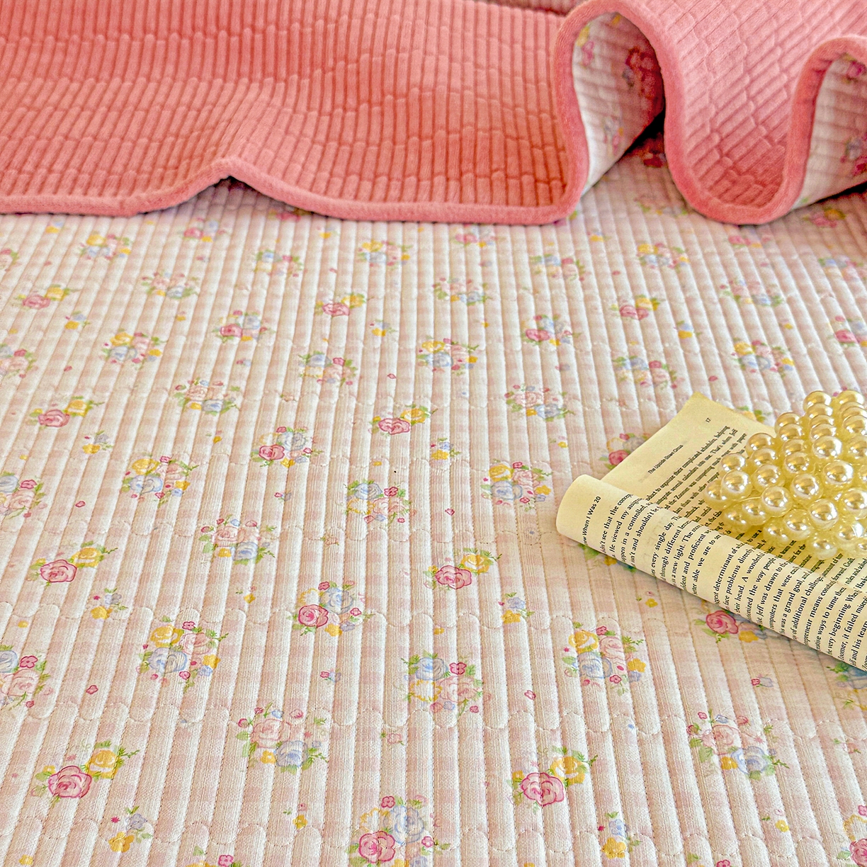 91家纺网 家纺一手货源 找家纺 恒尚居 2025新款双层纱牛奶绒床盖双面两用夹棉床单床垫-秋冬款 四季通用 美好时光【A双层纱-B牛奶绒】