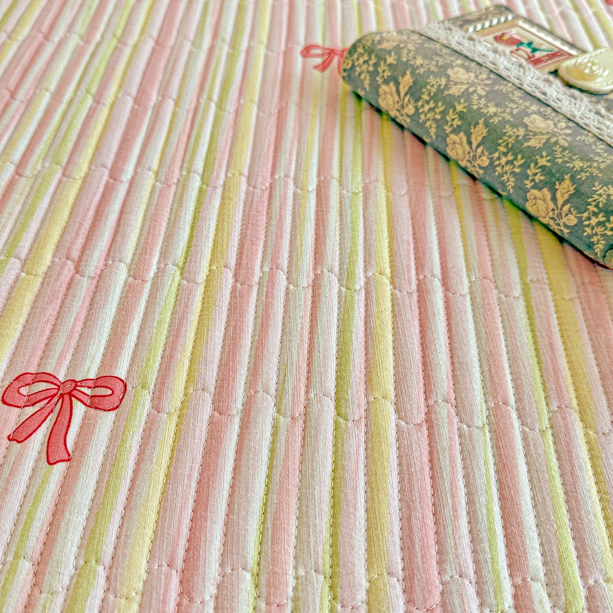 91家纺网 家纺一手货源 找家纺 恒尚居 2025新款双层纱牛奶绒床盖双面两用夹棉床单床垫-秋冬款 四季通用 完美日记【A双层纱-B牛奶绒】