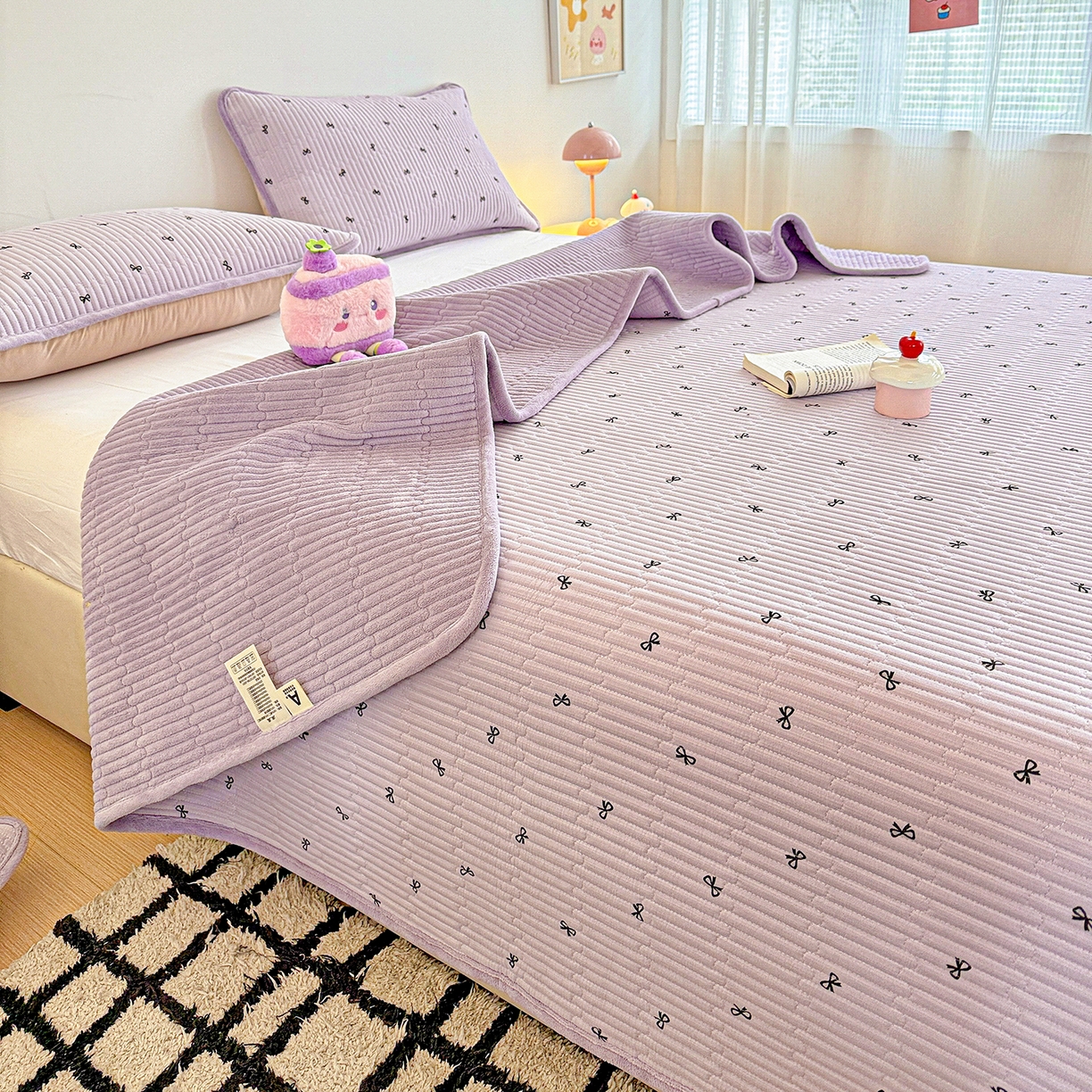 91家纺网 家纺一手货源 找家纺 恒尚居 2025新款双层纱牛奶绒床盖双面两用夹棉床单床垫-秋冬款 四季通用 紫萱【A双层纱-B牛奶绒】