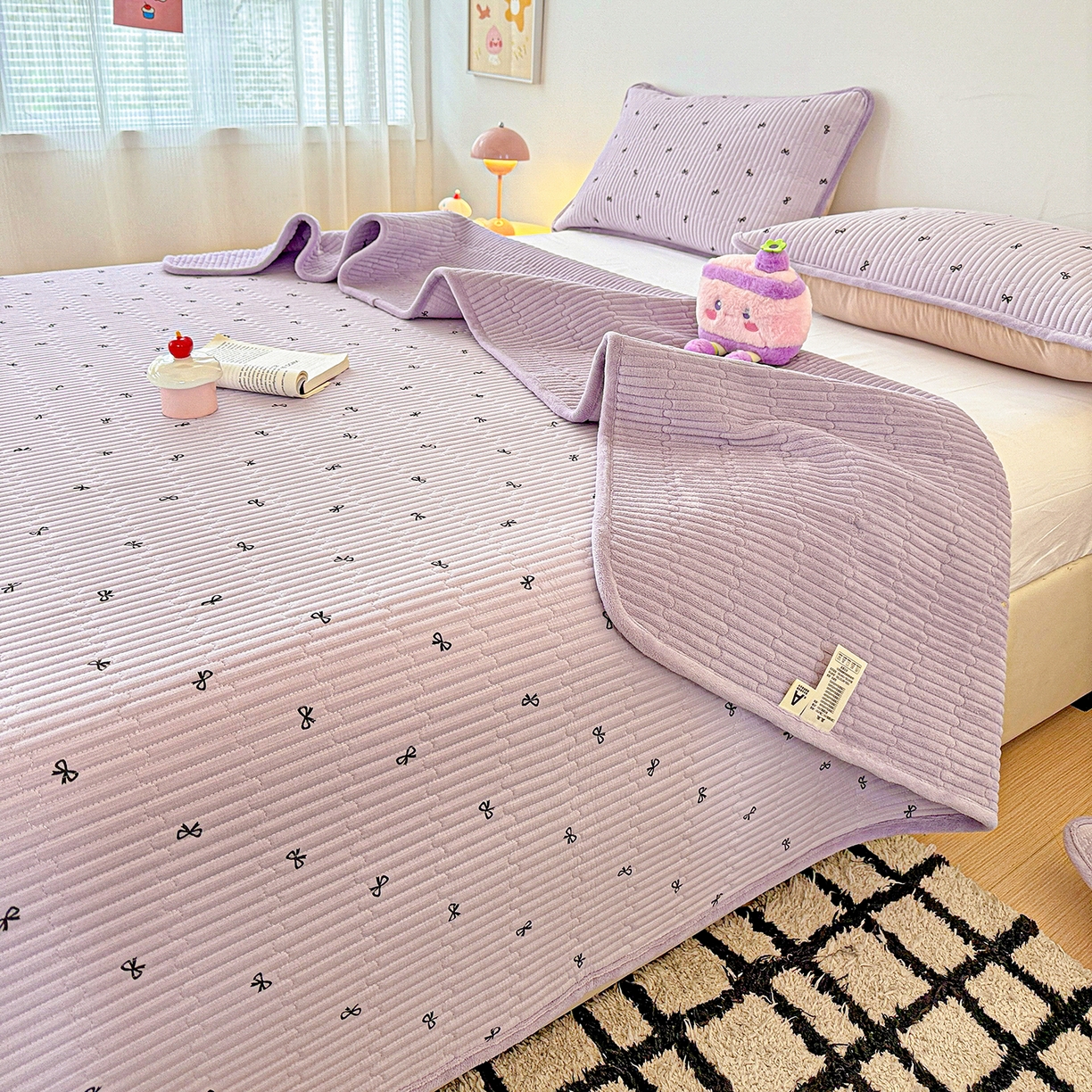 91家纺网 家纺一手货源 找家纺 恒尚居 2025新款双层纱牛奶绒床盖双面两用夹棉床单床垫-秋冬款 四季通用 紫萱【A双层纱-B牛奶绒】