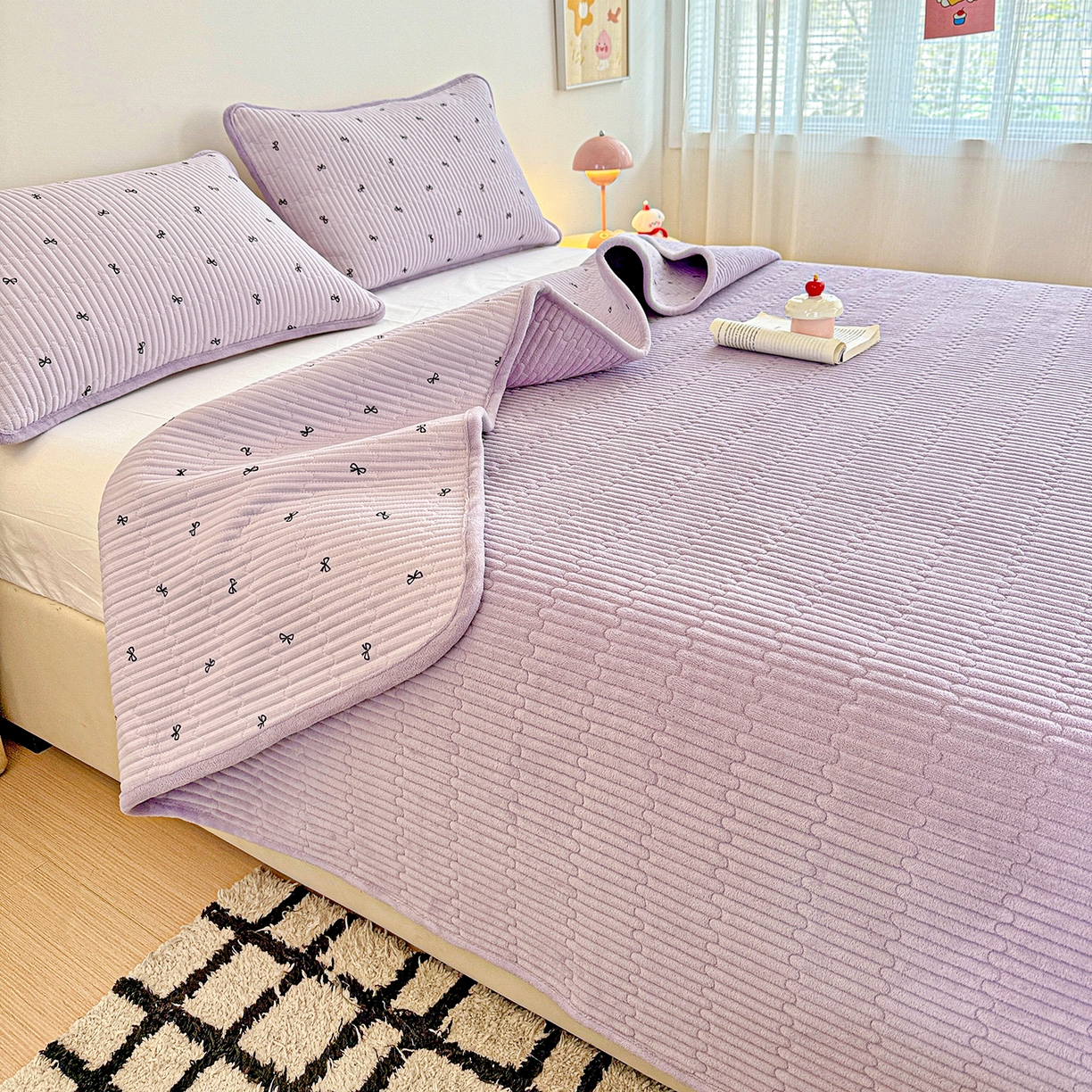 91家纺网 家纺一手货源 找家纺 恒尚居 2025新款双层纱牛奶绒床盖双面两用夹棉床单床垫-秋冬款 四季通用 紫萱【A双层纱-B牛奶绒】