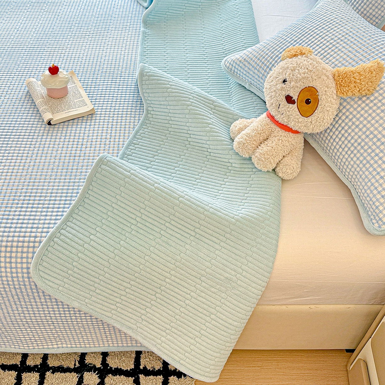 91家纺网 家纺一手货源 找家纺 恒尚居 2025新款双层纱牛奶绒床盖双面两用夹棉床单床垫-秋冬款 四季通用 天蓝格【A双层纱-B牛奶绒】