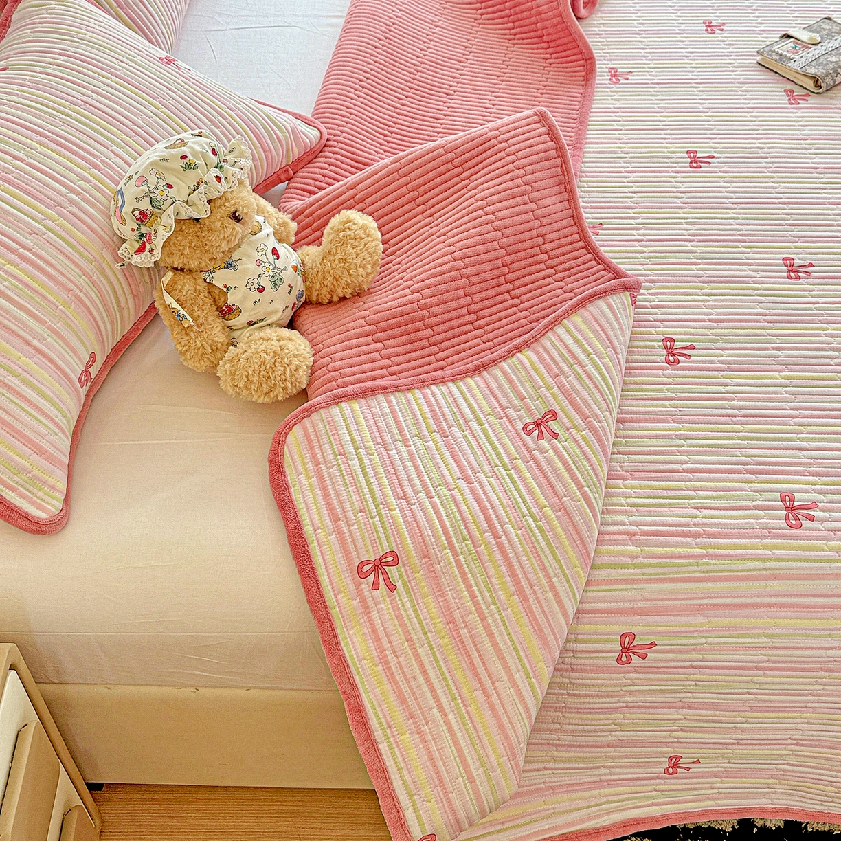 91家纺网 家纺一手货源 找家纺 恒尚居 2025新款双层纱牛奶绒床盖双面两用夹棉床单床垫-秋冬款 四季通用 完美日记【A双层纱-B牛奶绒】