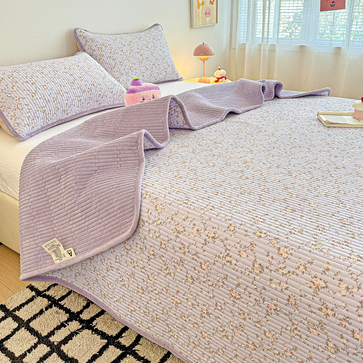 91家纺网 家纺一手货源 找家纺 恒尚居 2025新款双层纱牛奶绒床盖双面两用夹棉床单床垫-秋冬款 四季通用 紫藤花【A双层纱-B牛奶绒】