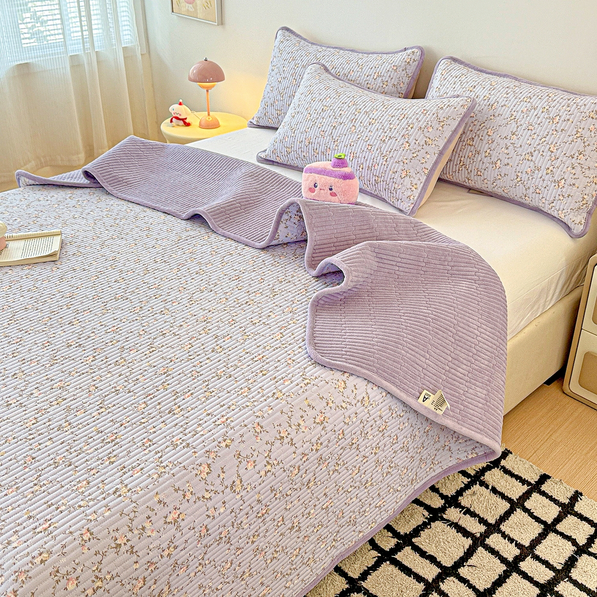 91家纺网 家纺一手货源 找家纺 恒尚居 2025新款双层纱牛奶绒床盖双面两用夹棉床单床垫-秋冬款 四季通用 紫藤花【A双层纱-B牛奶绒】