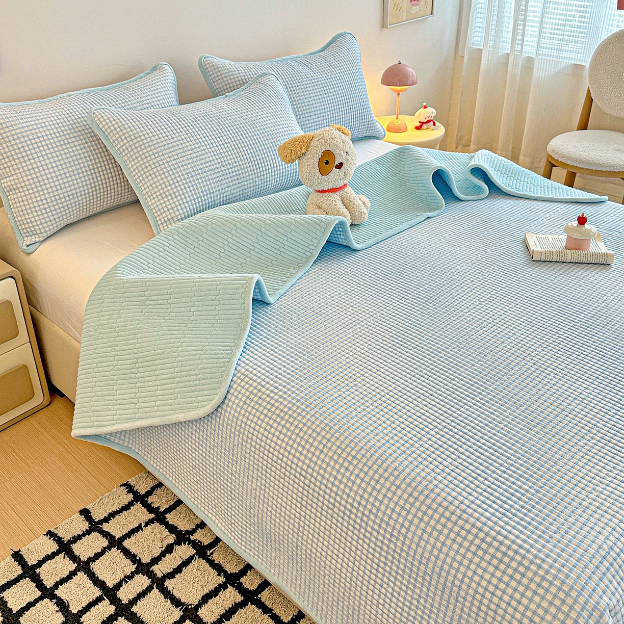 91家纺网 家纺一手货源 找家纺 恒尚居 2025新款双层纱牛奶绒床盖双面两用夹棉床单床垫-秋冬款 四季通用 天蓝格【A双层纱-B牛奶绒】