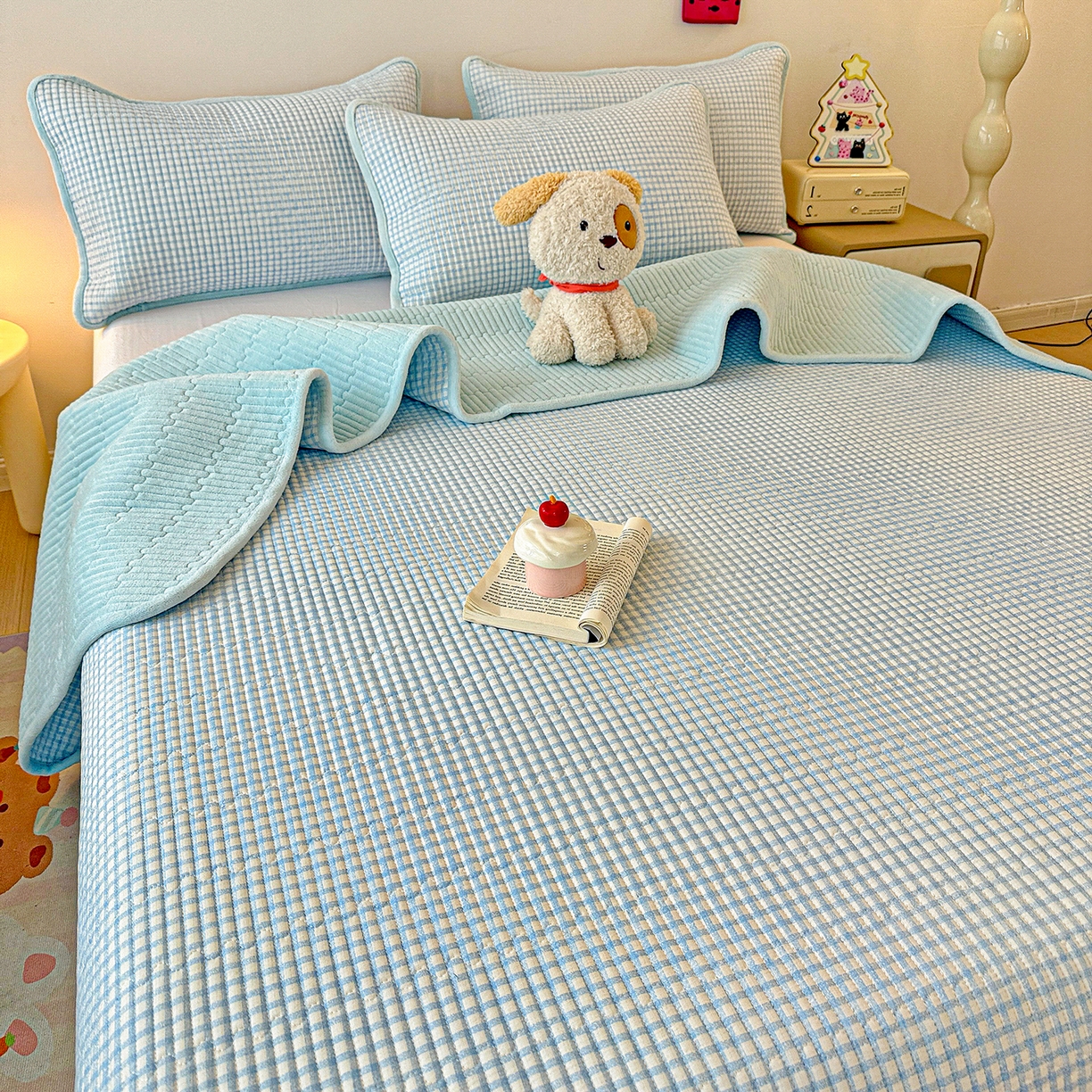 91家纺网 家纺一手货源 找家纺 恒尚居 2025新款双层纱牛奶绒床盖双面两用夹棉床单床垫-秋冬款 四季通用 天蓝格【A双层纱-B牛奶绒】