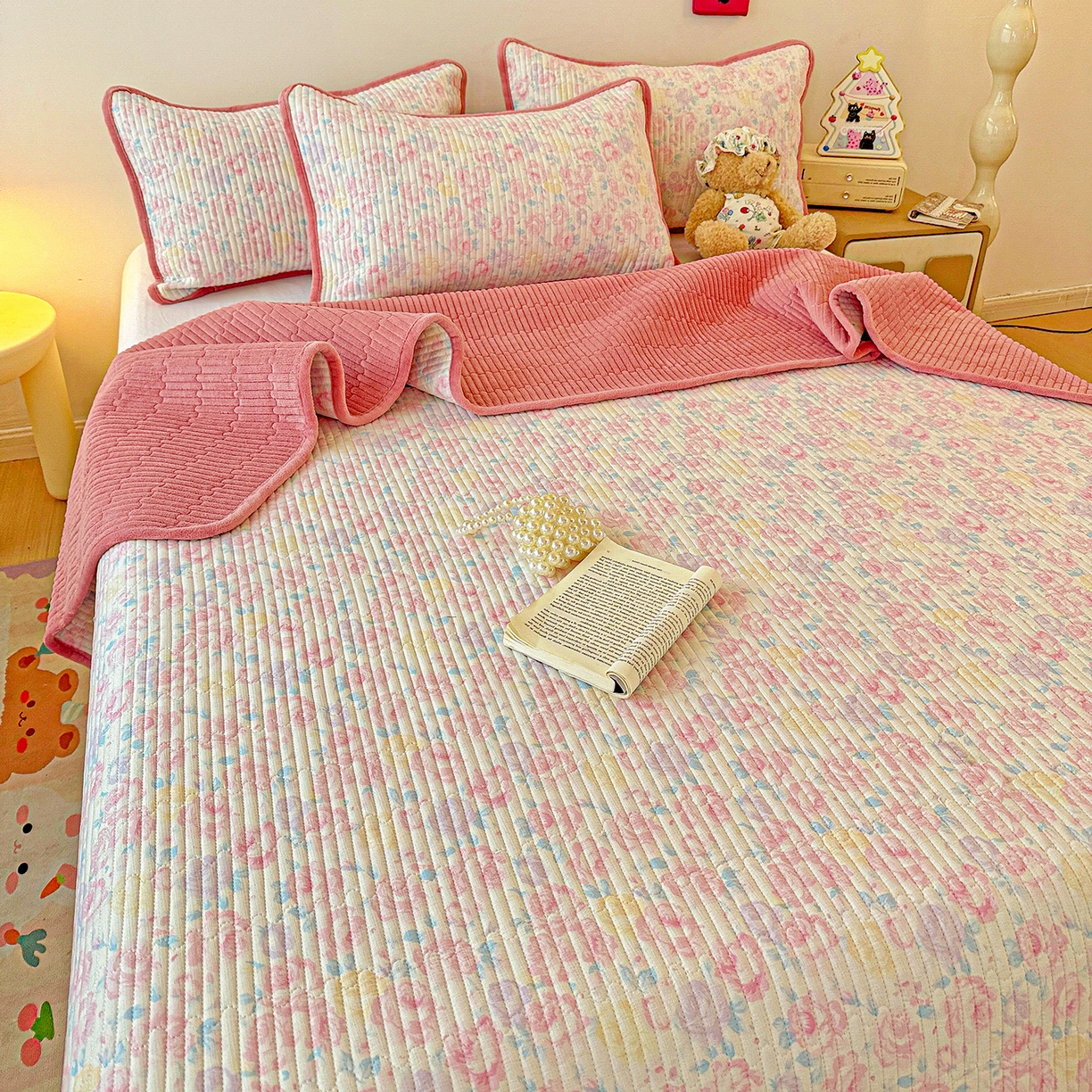 91家纺网 家纺一手货源 找家纺 恒尚居 2025新款双层纱牛奶绒床盖双面两用夹棉床单床垫-秋冬款 四季通用 玫瑰印象【A双层纱-B牛奶绒】