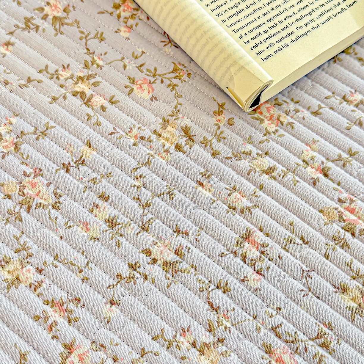 91家纺网 家纺一手货源 找家纺 恒尚居 2025新款双层纱牛奶绒床盖双面两用夹棉床单床垫-秋冬款 四季通用 紫藤花【A双层纱-B牛奶绒】