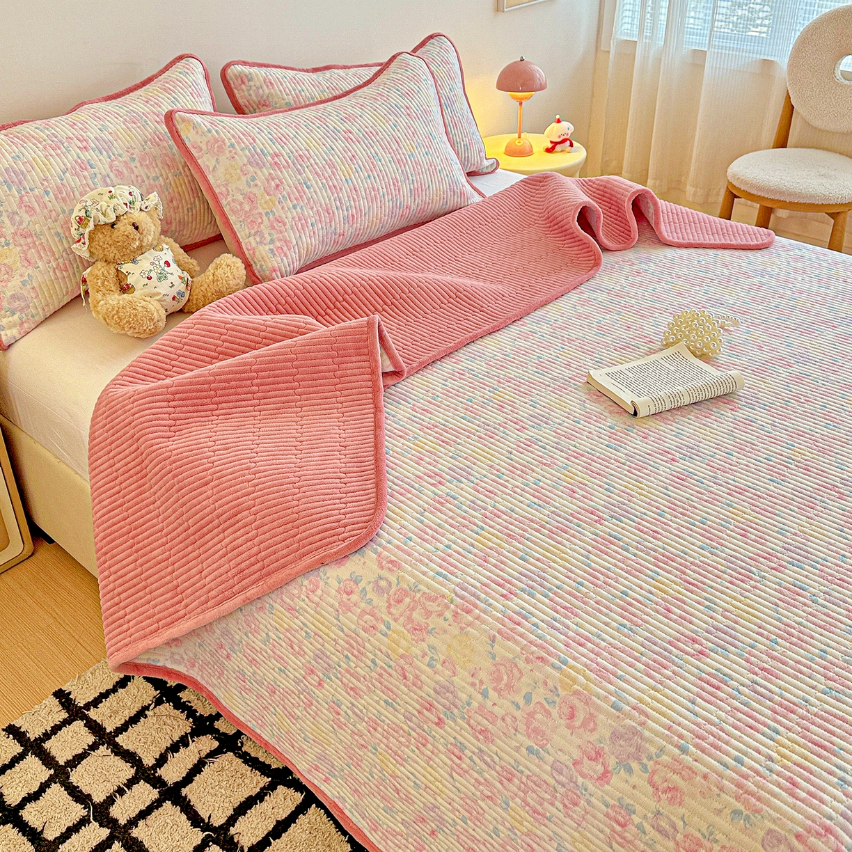 91家纺网 家纺一手货源 找家纺 恒尚居 2025新款双层纱牛奶绒床盖双面两用夹棉床单床垫-秋冬款 四季通用 玫瑰印象【A双层纱-B牛奶绒】