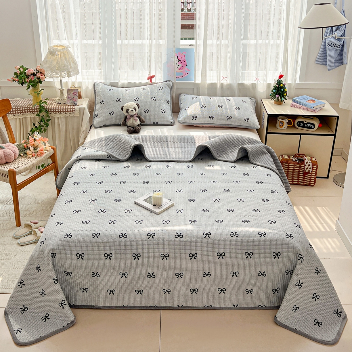 91家纺网 家纺一手货源 找家纺 恒尚居 2025新款双层纱牛奶绒床盖双面两用夹棉床单床垫-秋冬款 四季通用 蝴蝶结-灰【A双层纱-B牛奶绒】