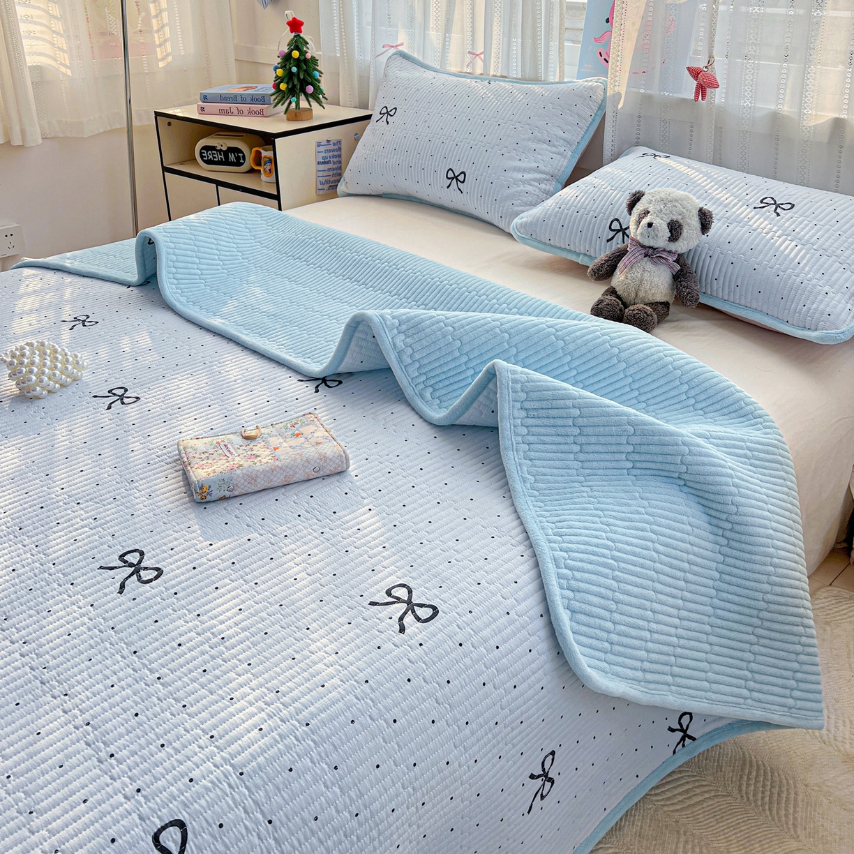 91家纺网 家纺一手货源 找家纺 恒尚居 2025新款双层纱牛奶绒床盖双面两用夹棉床单床垫-秋冬款 四季通用 海盐蝴蝶结【A双层纱-B牛奶绒】