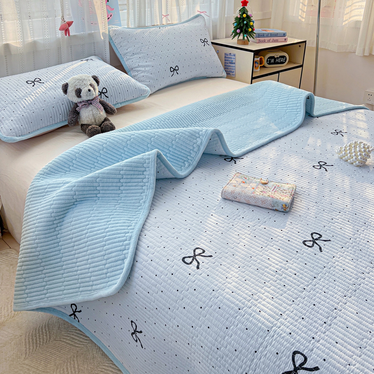 91家纺网 家纺一手货源 找家纺 恒尚居 2025新款双层纱牛奶绒床盖双面两用夹棉床单床垫-秋冬款 四季通用 海盐蝴蝶结【A双层纱-B牛奶绒】