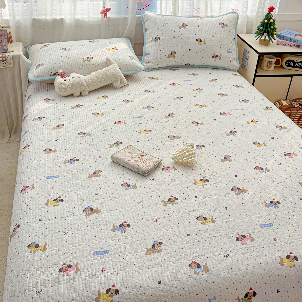 91家纺网 家纺一手货源 找家纺 恒尚居 2025新款双层纱牛奶绒床盖双面两用夹棉床单床垫-秋冬款 四季通用 波点狗狗【A双层纱-B牛奶绒】