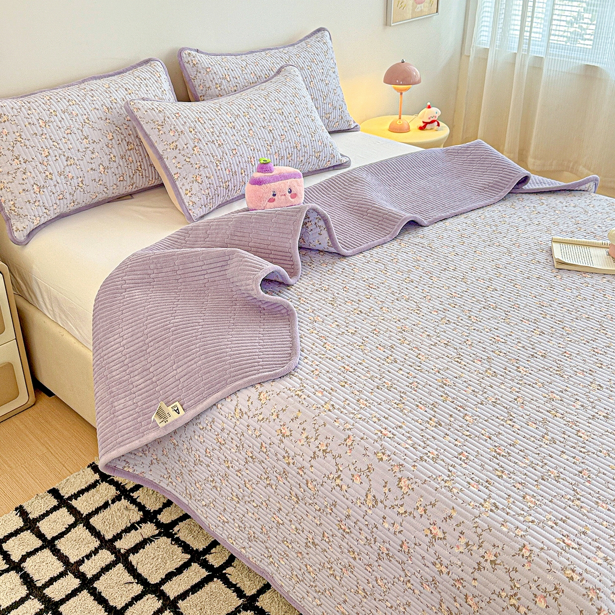 91家纺网 家纺一手货源 找家纺 恒尚居 2025新款双层纱牛奶绒床盖双面两用夹棉床单床垫-秋冬款 四季通用 紫藤花【A双层纱-B牛奶绒】
