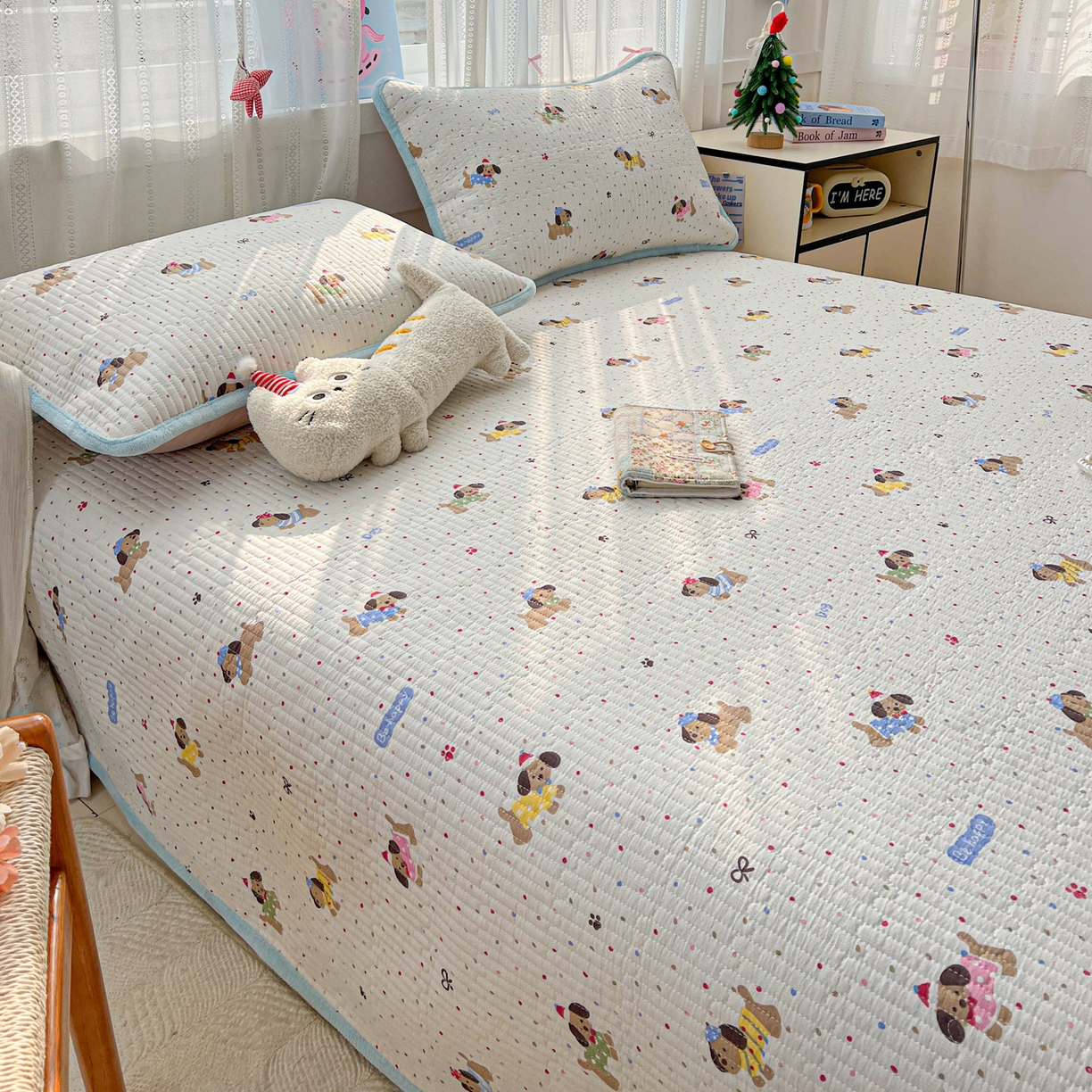 91家纺网 家纺一手货源 找家纺 恒尚居 2025新款双层纱牛奶绒床盖双面两用夹棉床单床垫-秋冬款 四季通用 波点狗狗【A双层纱-B牛奶绒】