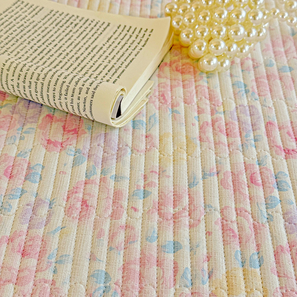 91家纺网 家纺一手货源 找家纺 恒尚居 2025新款双层纱牛奶绒床盖双面两用夹棉床单床垫-秋冬款 四季通用 玫瑰印象【A双层纱-B牛奶绒】