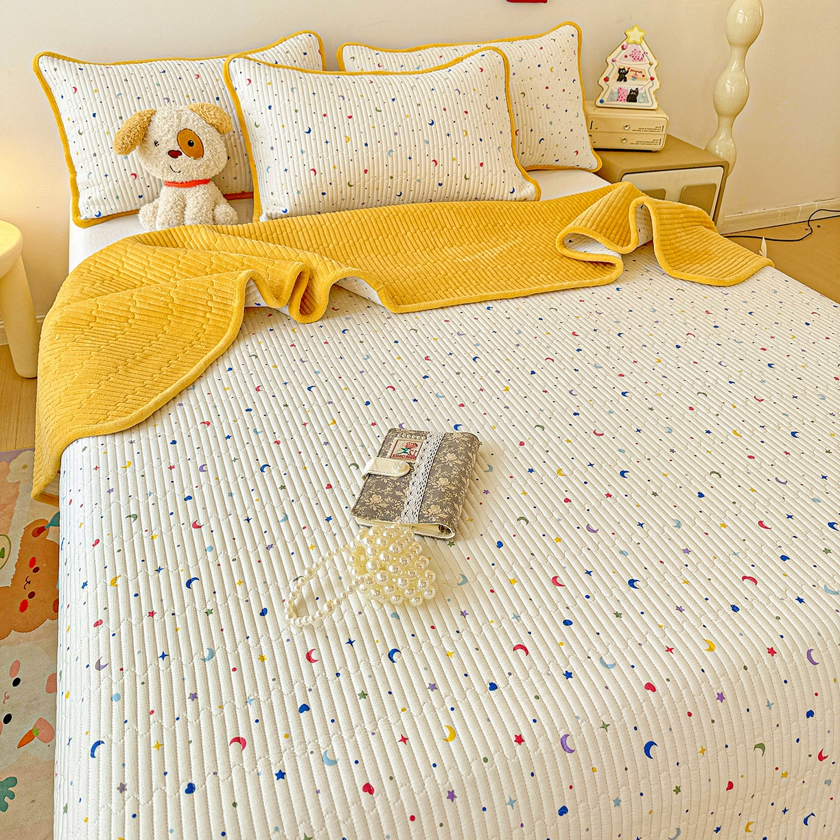 91家纺网 家纺一手货源 找家纺 恒尚居 2025新款双层纱牛奶绒床盖双面两用夹棉床单床垫-秋冬款 四季通用 星月【A双层纱-B牛奶绒】