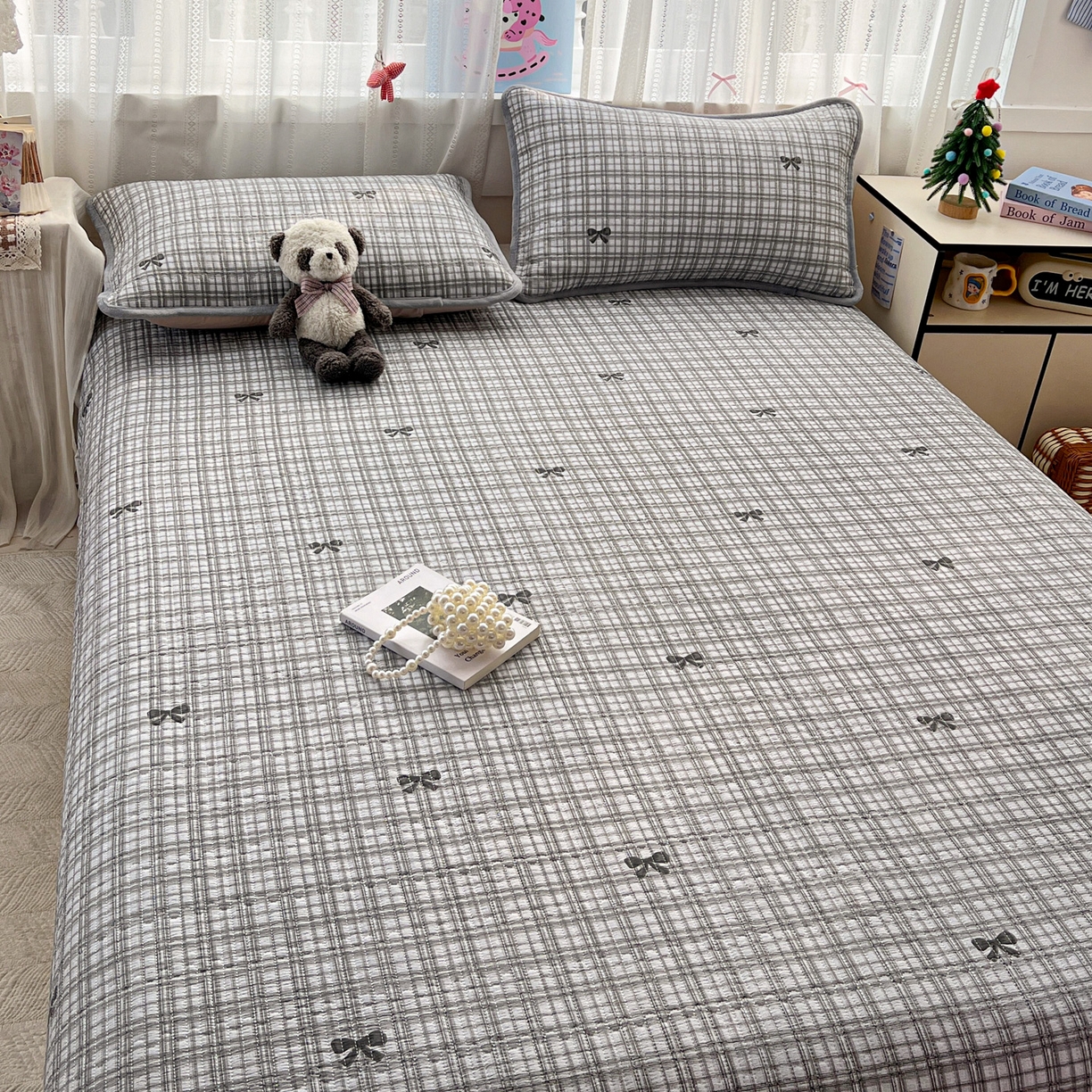 91家纺网 家纺一手货源 找家纺 恒尚居 2025新款双层纱牛奶绒床盖双面两用夹棉床单床垫-秋冬款 四季通用 时光蝴蝶结-灰【A双层纱-B牛奶绒】