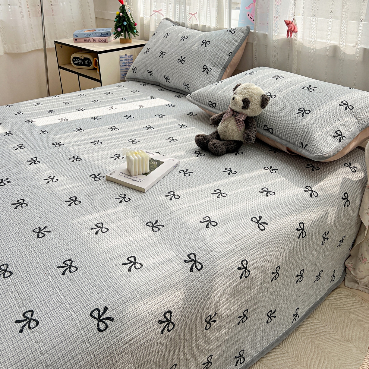 91家纺网 家纺一手货源 找家纺 恒尚居 2025新款双层纱牛奶绒床盖双面两用夹棉床单床垫-秋冬款 四季通用 蝴蝶结-灰【A双层纱-B牛奶绒】