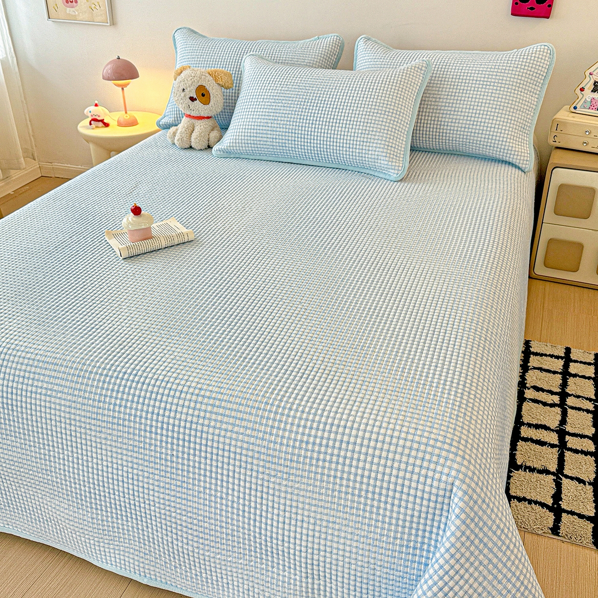 91家纺网 家纺一手货源 找家纺 恒尚居 2025新款双层纱牛奶绒床盖双面两用夹棉床单床垫-秋冬款 四季通用 天蓝格【A双层纱-B牛奶绒】