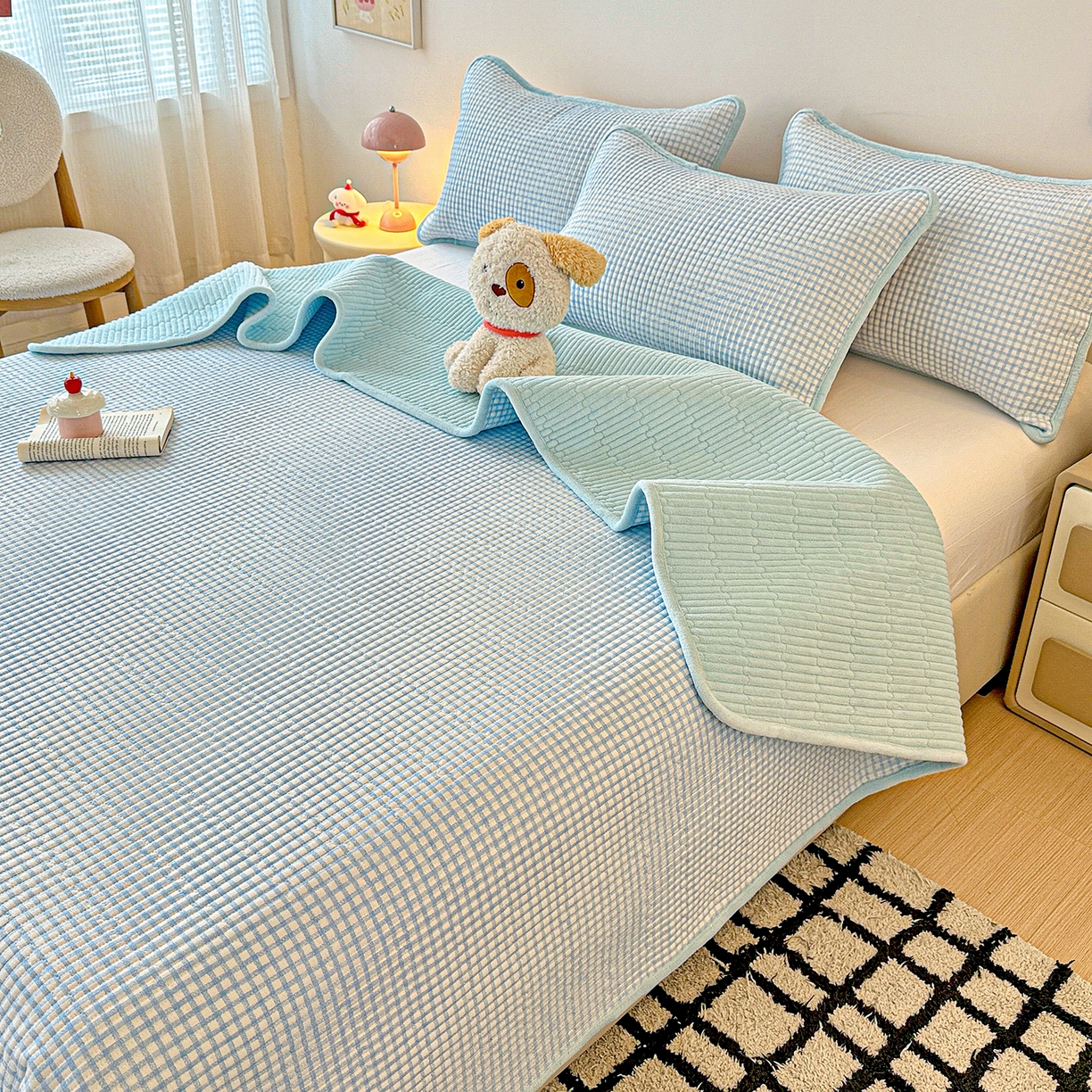 91家纺网 家纺一手货源 找家纺 恒尚居 2025新款双层纱牛奶绒床盖双面两用夹棉床单床垫-秋冬款 四季通用 天蓝格【A双层纱-B牛奶绒】