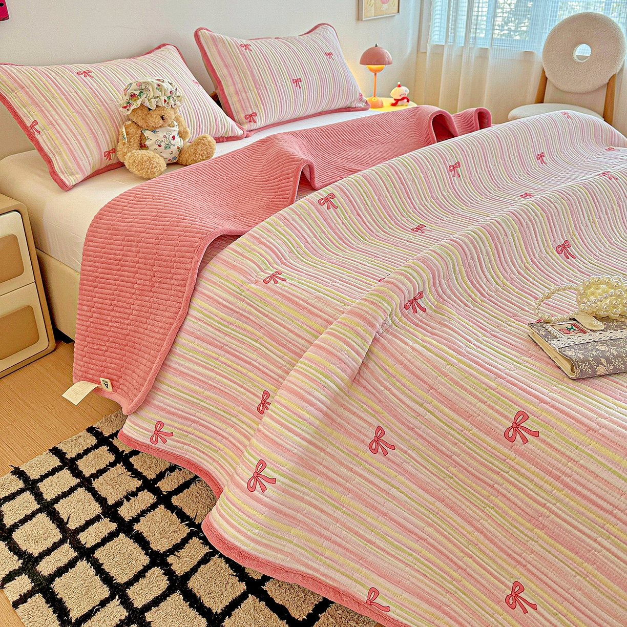 91家纺网 家纺一手货源 找家纺 恒尚居 2025新款双层纱牛奶绒床盖双面两用夹棉床单床垫-秋冬款 四季通用 完美日记【A双层纱-B牛奶绒】