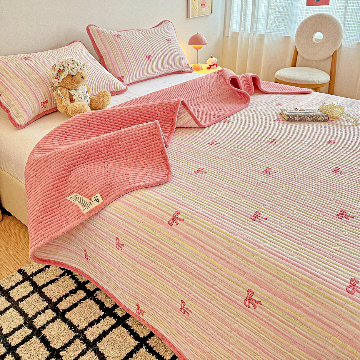 91家纺网 家纺一手货源 找家纺 恒尚居 2025新款双层纱牛奶绒床盖双面两用夹棉床单床垫-秋冬款 四季通用 完美日记【A双层纱-B牛奶绒】