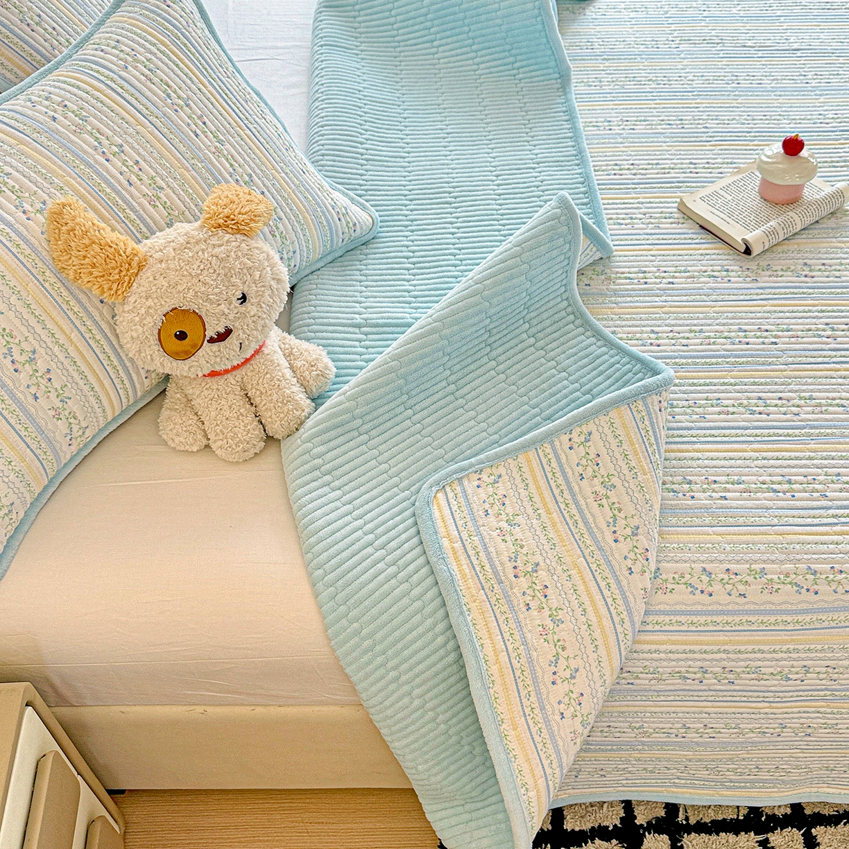 91家纺网 家纺一手货源 找家纺 恒尚居 2025新款双层纱牛奶绒床盖双面两用夹棉床单床垫-秋冬款 四季通用 阳光庄园【A双层纱-B牛奶绒】