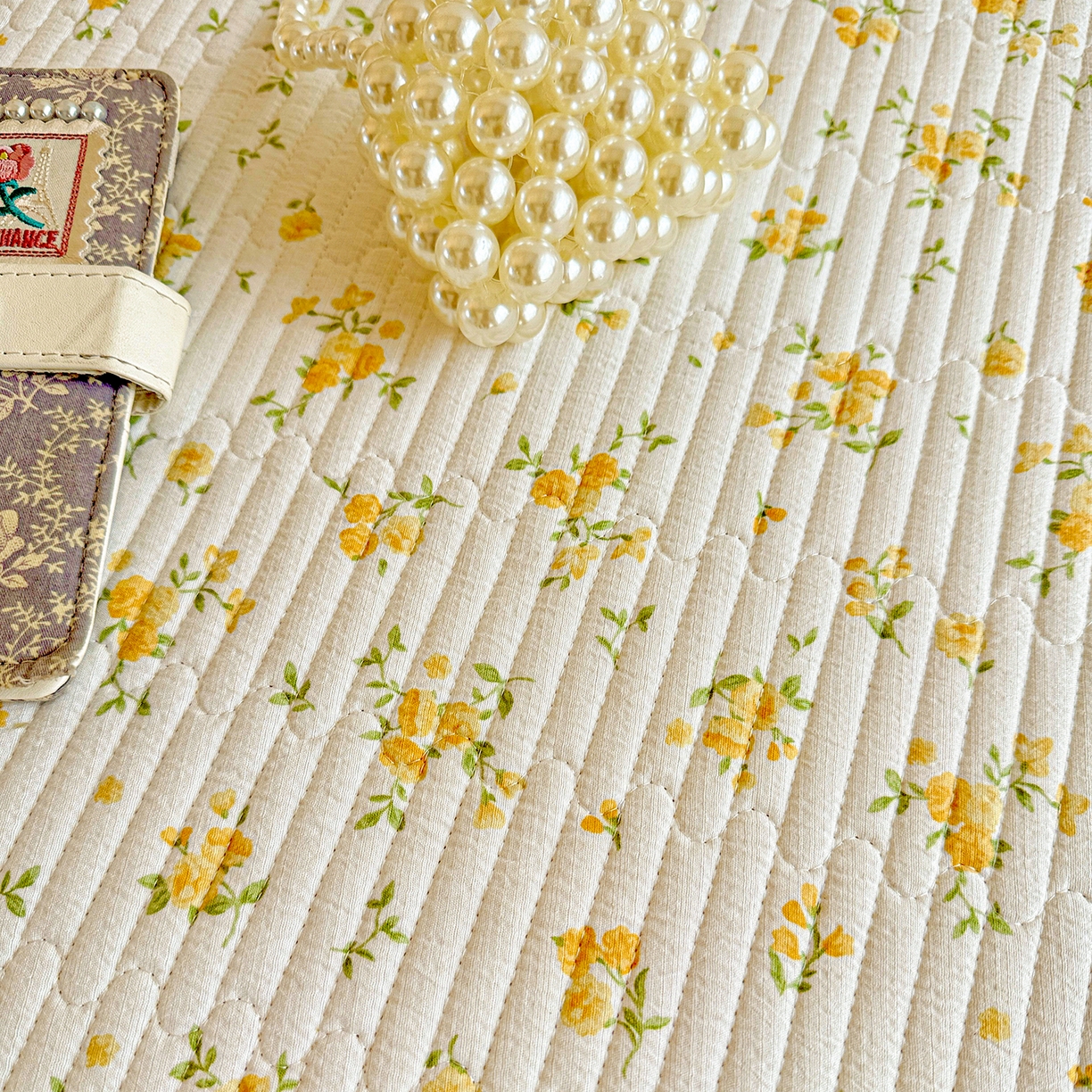 91家纺网 家纺一手货源 找家纺 恒尚居 2025新款双层纱牛奶绒床盖双面两用夹棉床单床垫-秋冬款 四季通用 春日繁花【A双层纱-B牛奶绒】