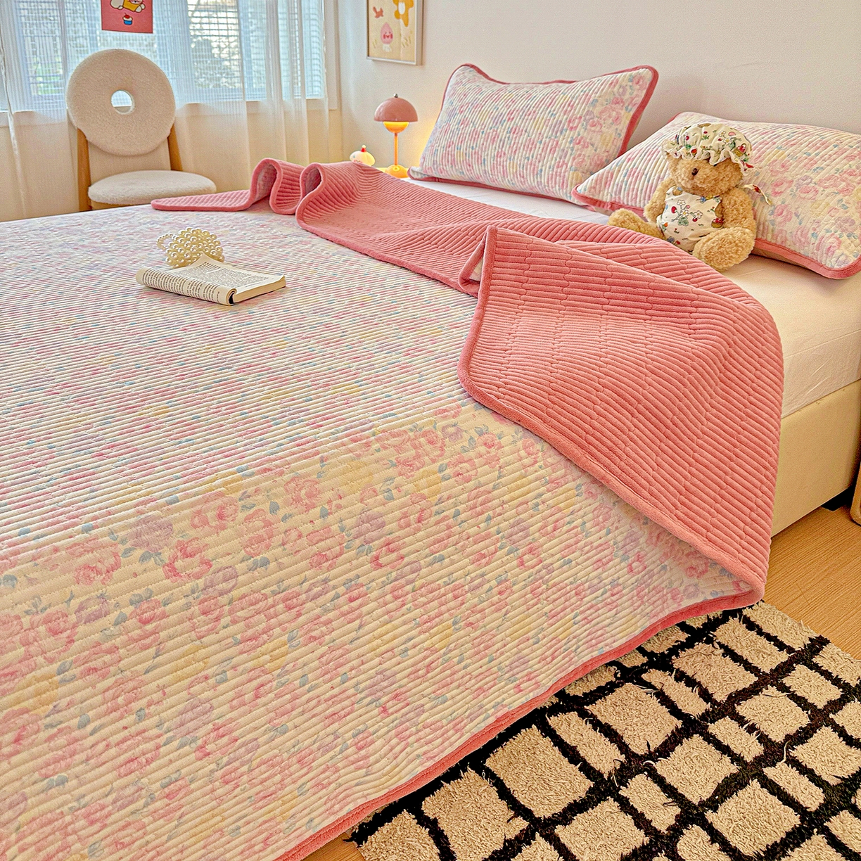 91家纺网 家纺一手货源 找家纺 恒尚居 2025新款双层纱牛奶绒床盖双面两用夹棉床单床垫-秋冬款 四季通用 玫瑰印象【A双层纱-B牛奶绒】