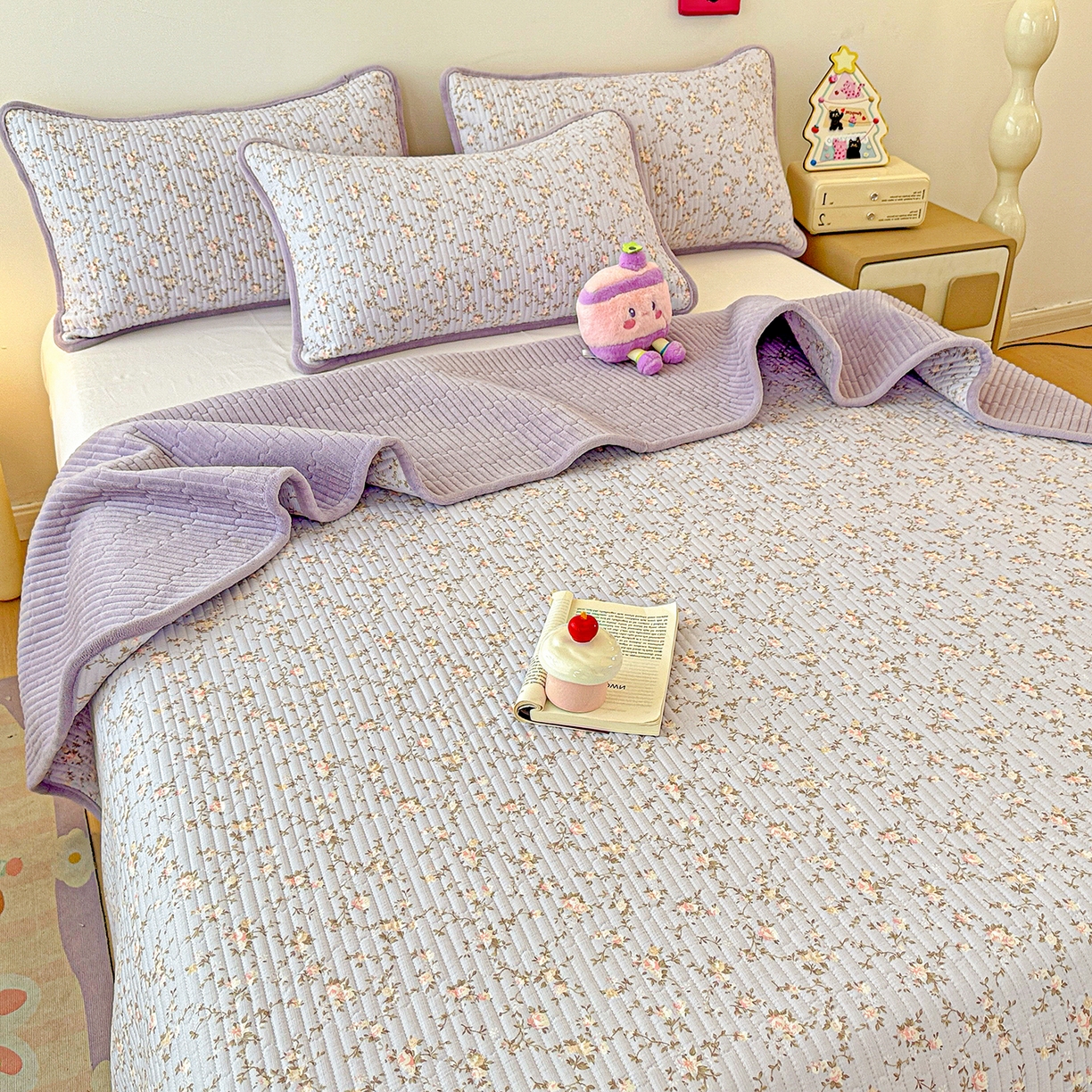 91家纺网 家纺一手货源 找家纺 恒尚居 2025新款双层纱牛奶绒床盖双面两用夹棉床单床垫-秋冬款 四季通用 紫藤花【A双层纱-B牛奶绒】