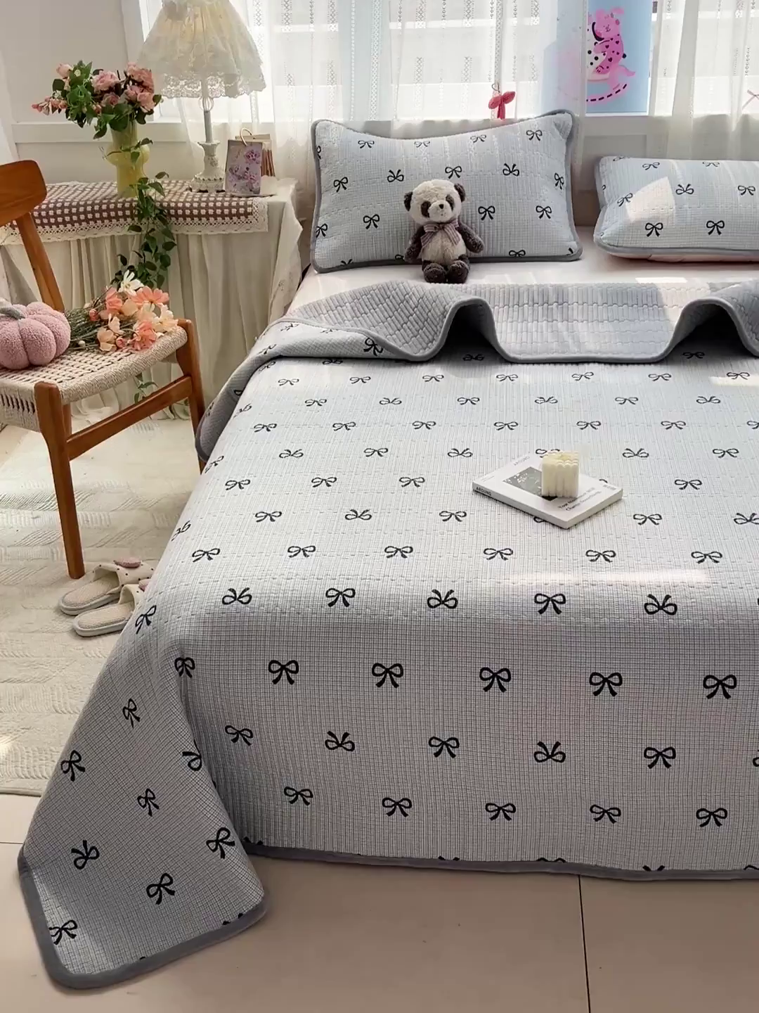 91家纺网 家纺一手货源 找家纺 恒尚居 2025新款双层纱牛奶绒床盖双面两用夹棉床单床垫-秋冬款 四季通用 蝴蝶结-灰【A双层纱-B牛奶绒】