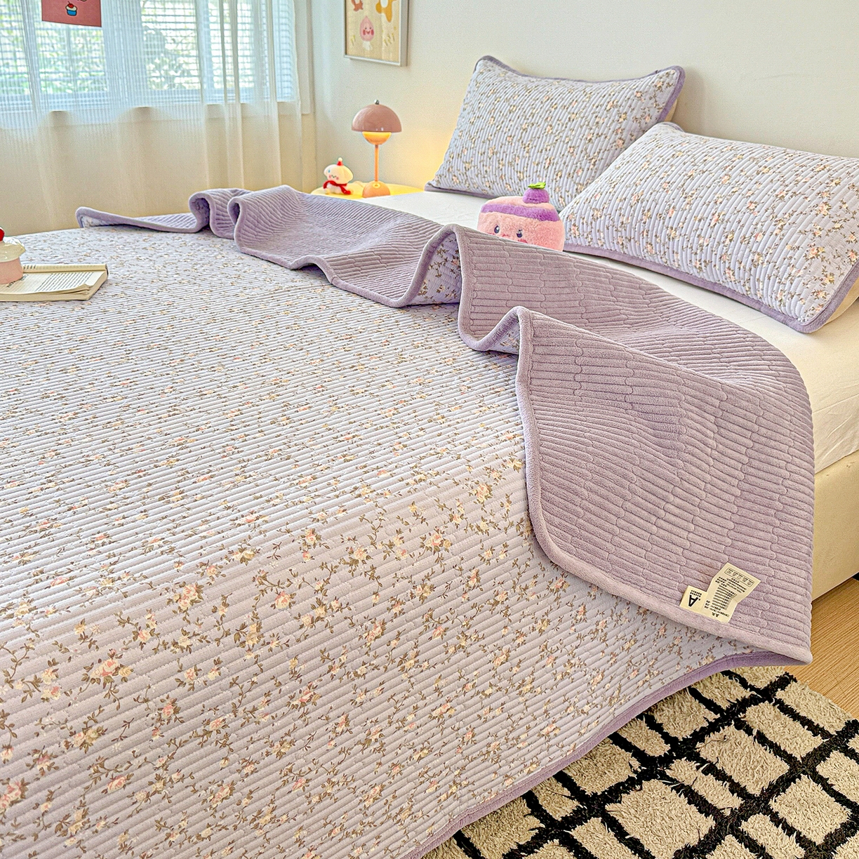 91家纺网 家纺一手货源 找家纺 恒尚居 2025新款双层纱牛奶绒床盖双面两用夹棉床单床垫-秋冬款 四季通用 紫藤花【A双层纱-B牛奶绒】