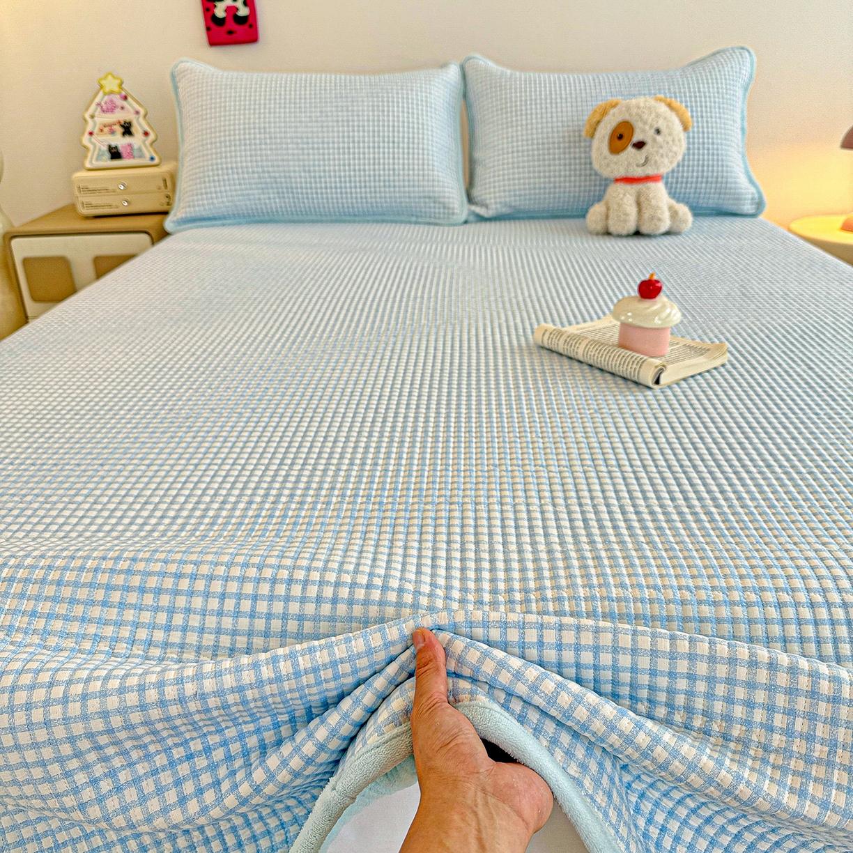 91家纺网 家纺一手货源 找家纺 恒尚居 2025新款双层纱牛奶绒床盖双面两用夹棉床单床垫-秋冬款 四季通用 天蓝格【A双层纱-B牛奶绒】