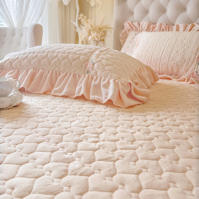 91家纺网 家纺一手货源 找家纺 （总）好儿喜家纺 2025新款雕花牛奶绒床盖四件套-海棠花