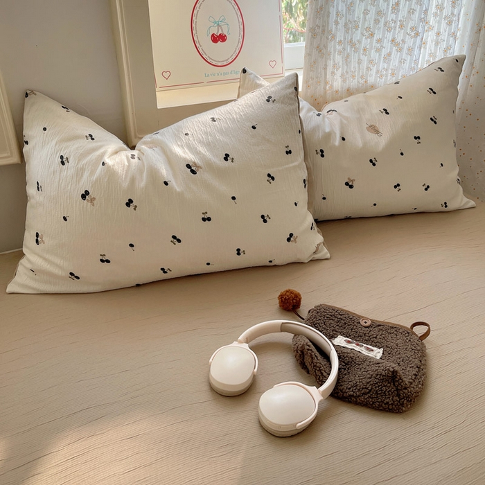 91家纺网 家纺一手货源 找家纺 贝扬思家纺 2025新款亲肤舒适甄选三层纱印花套件系列四件套 樱桃物语