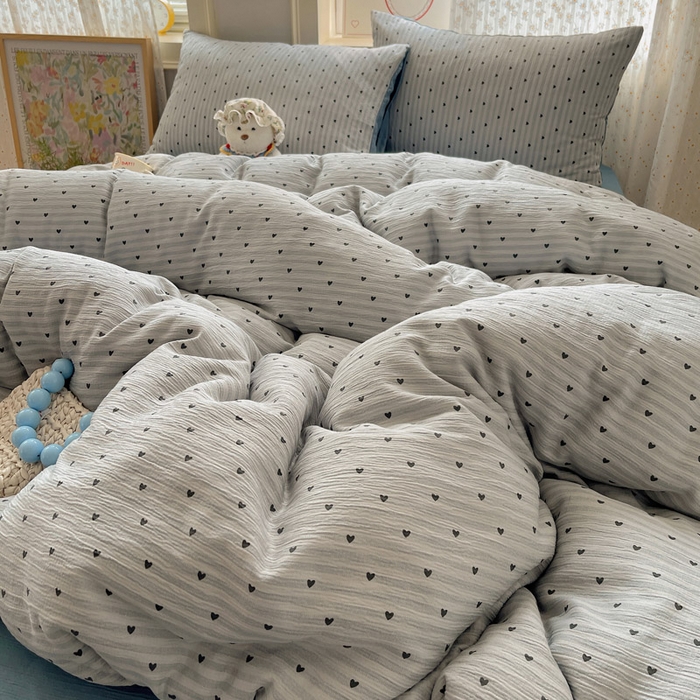 91家纺网 家纺一手货源 找家纺 贝扬思家纺 2025新款亲肤舒适甄选三层纱印花套件系列四件套 雨爱