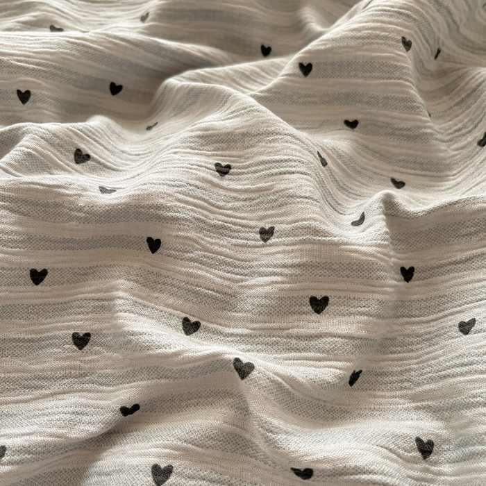 91家纺网 家纺一手货源 找家纺 贝扬思家纺 2025新款亲肤舒适甄选三层纱印花套件系列四件套 雨爱