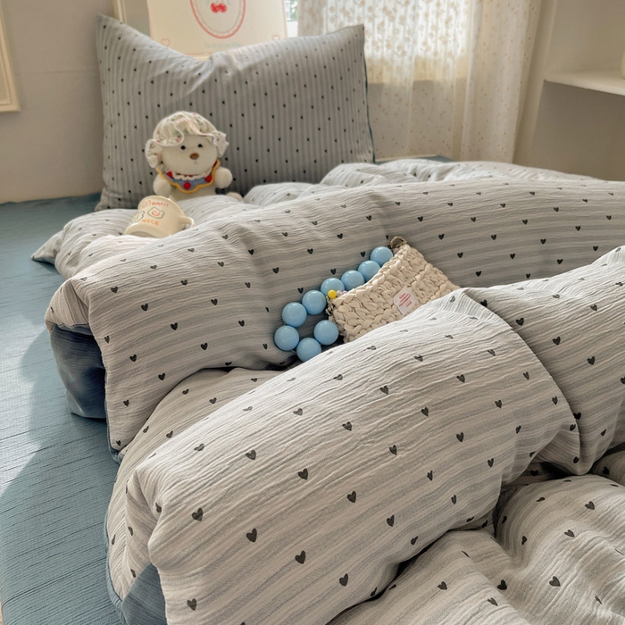 91家纺网 家纺一手货源 找家纺 贝扬思家纺 2025新款亲肤舒适甄选三层纱印花套件系列四件套 雨爱