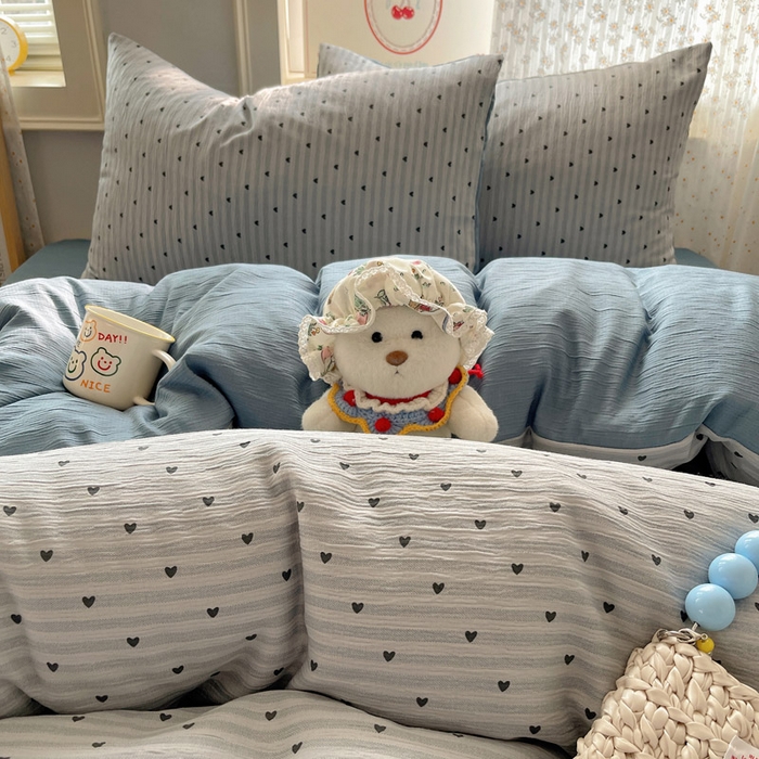 91家纺网 家纺一手货源 找家纺 贝扬思家纺 2025新款亲肤舒适甄选三层纱印花套件系列四件套 雨爱