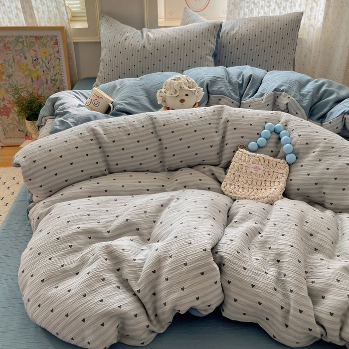 91家纺网 家纺一手货源 找家纺 贝扬思家纺 2025新款亲肤舒适甄选三层纱印花套件系列四件套 雨爱