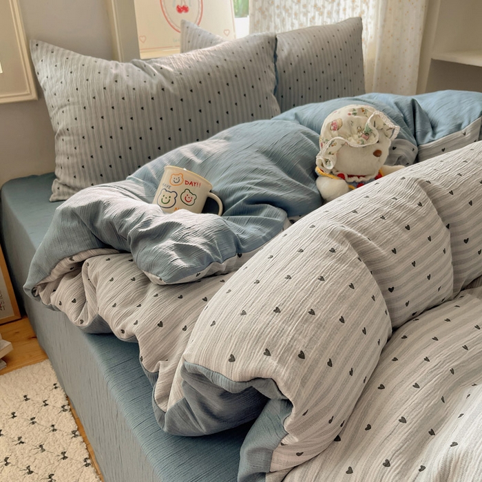 91家纺网 家纺一手货源 找家纺 贝扬思家纺 2025新款亲肤舒适甄选三层纱印花套件系列四件套 雨爱