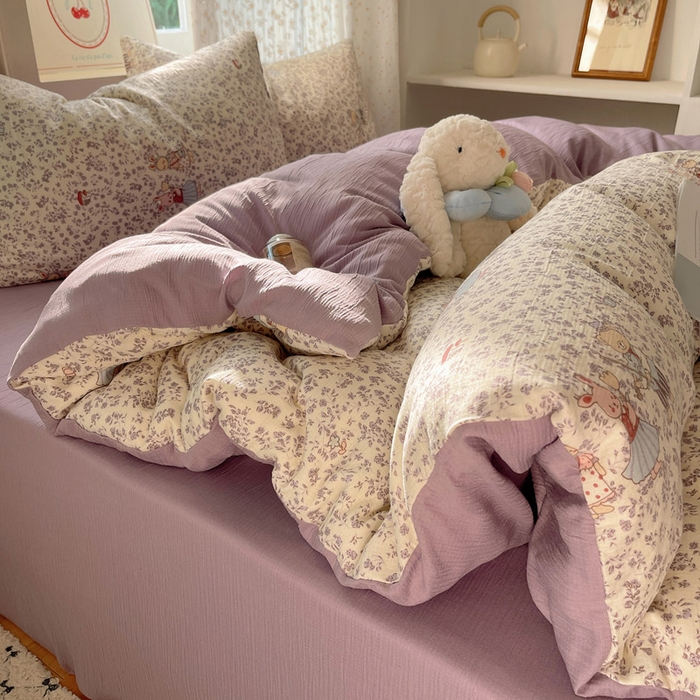 91家纺网 家纺一手货源 找家纺 贝扬思家纺 2025新款亲肤舒适甄选三层纱印花套件系列四件套 圆舞曲