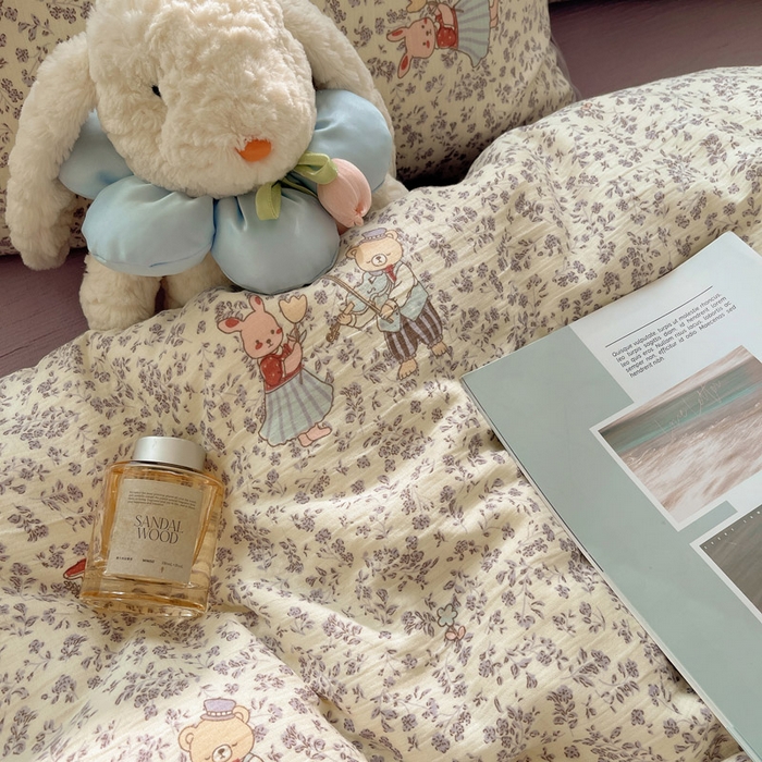 91家纺网 家纺一手货源 找家纺 贝扬思家纺 2025新款亲肤舒适甄选三层纱印花套件系列四件套 圆舞曲