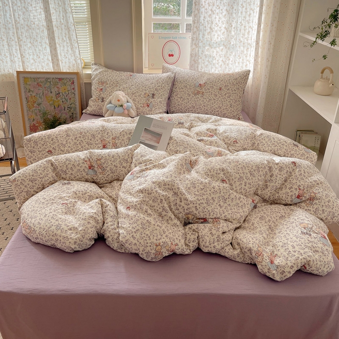 91家纺网 家纺一手货源 找家纺 贝扬思家纺 2025新款亲肤舒适甄选三层纱印花套件系列四件套 圆舞曲